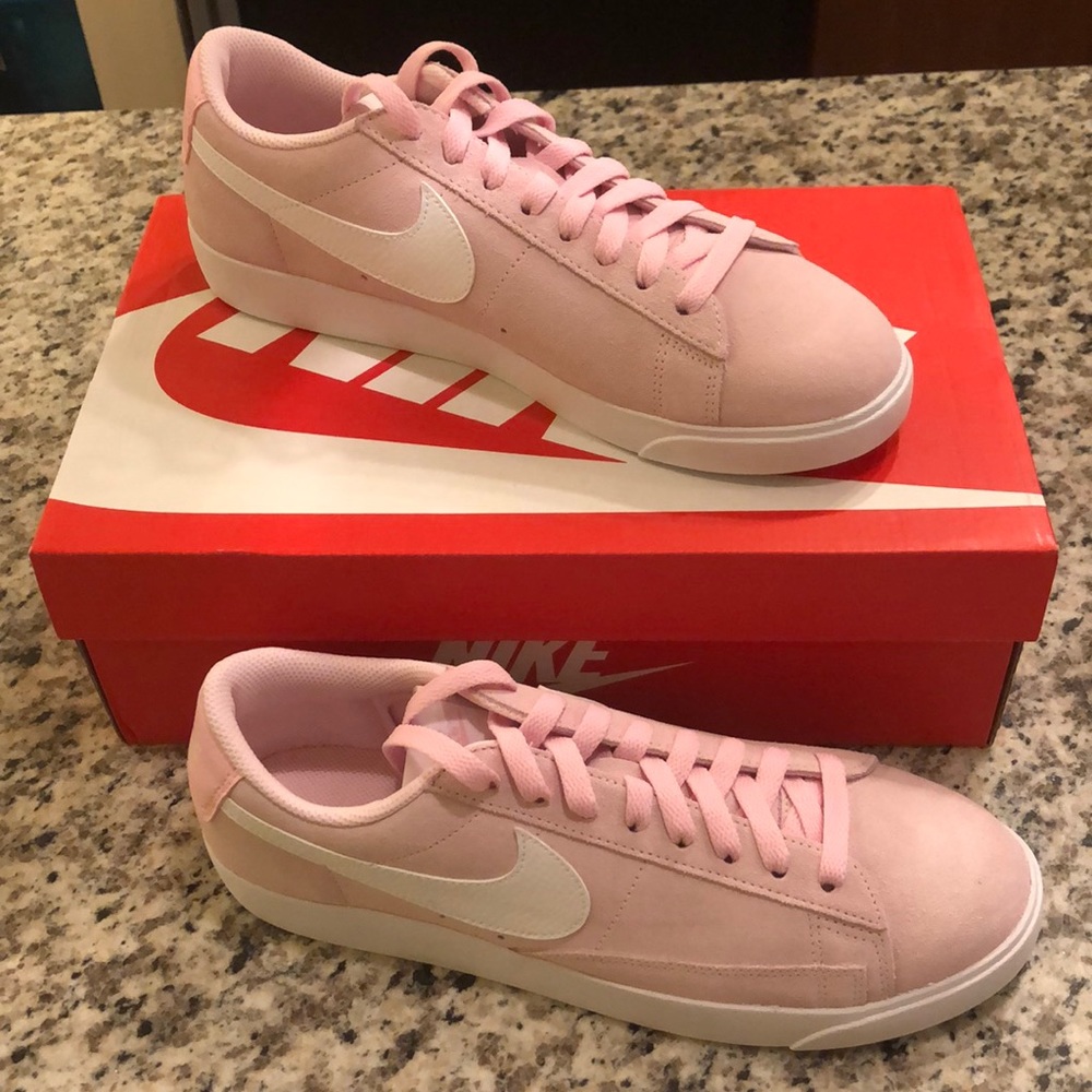 ❗️LAST CALL❗️Nike Sneakers- Pink/White